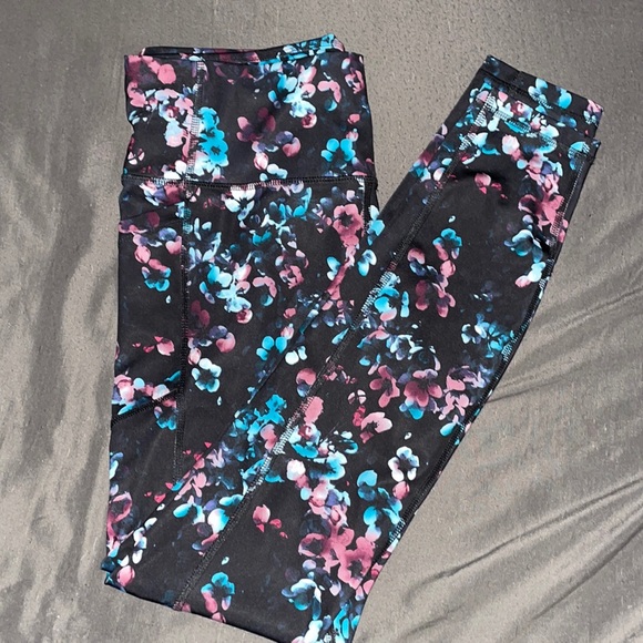 athletic leggings - Picture 1 of 2